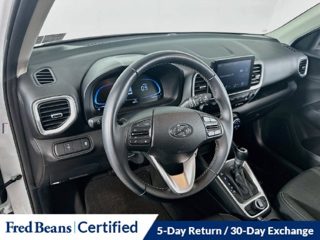 Used 2023 Hyundai Venue SEL FWD image 19