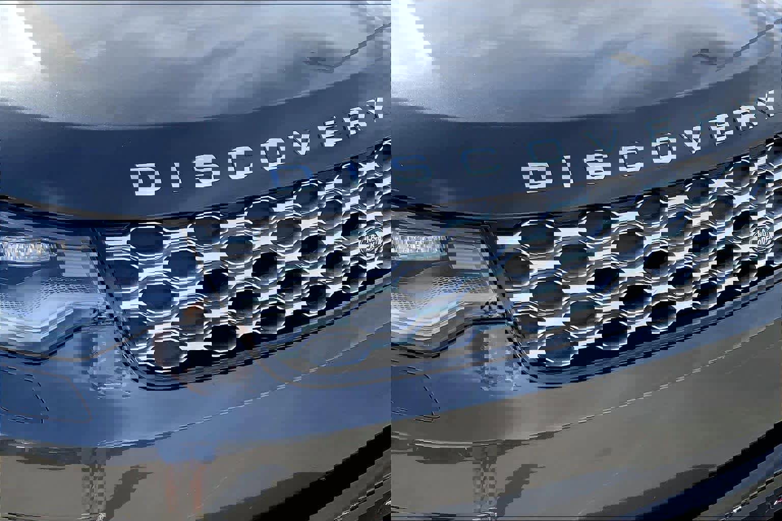 Used 2023 Land Rover Discovery Metropolitan Edition image 28