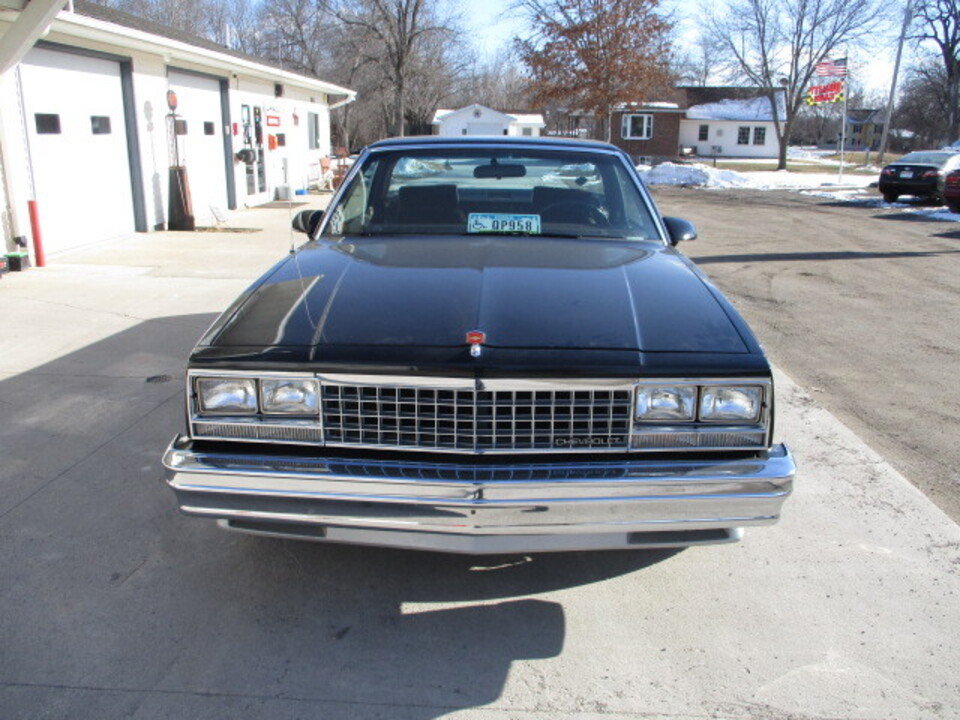 Used 1987 Chevrolet El Camino V8 RWD image 3