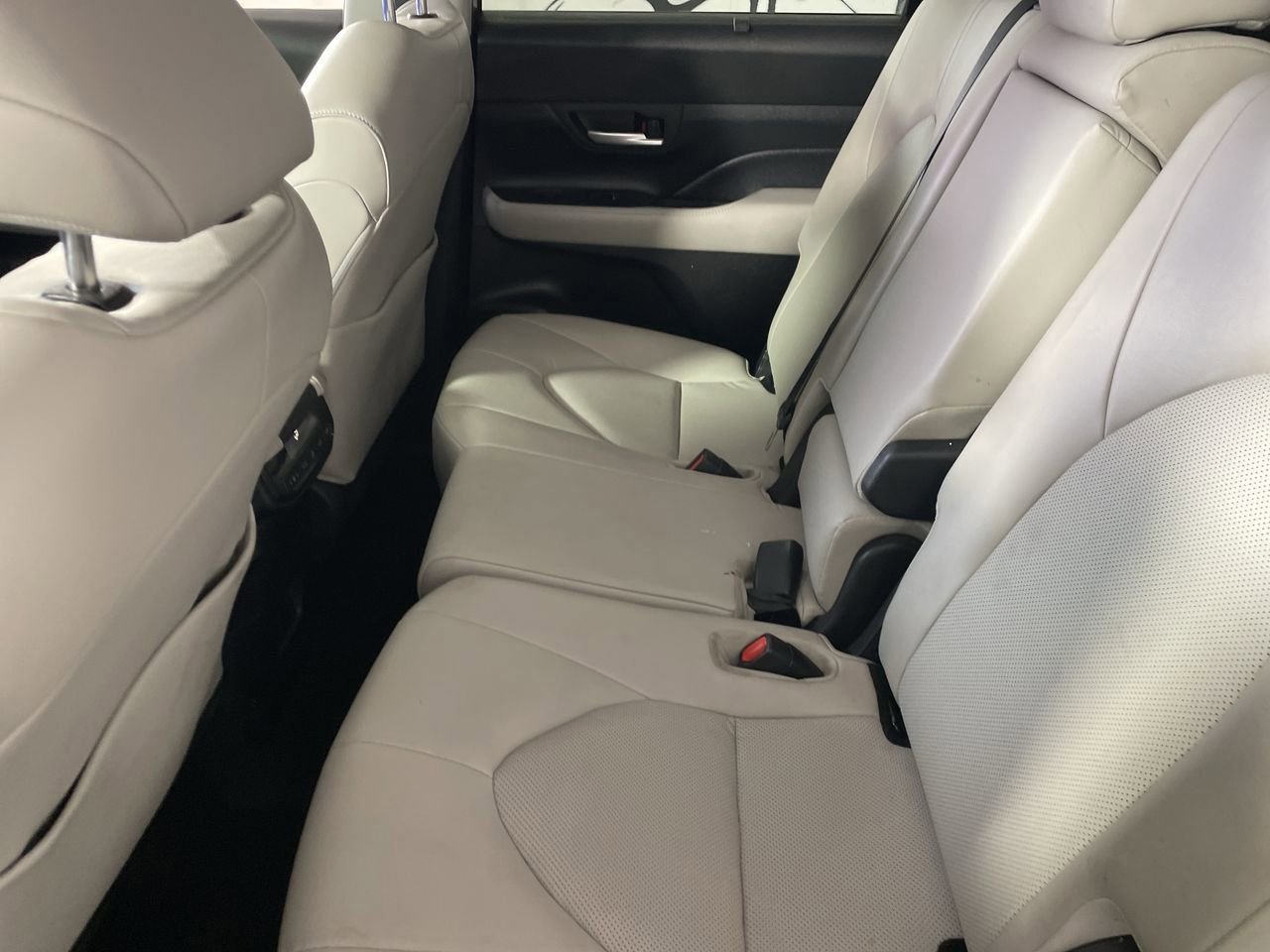Used 2024 Toyota Grand Highlander XLE AWD/4WD image 23