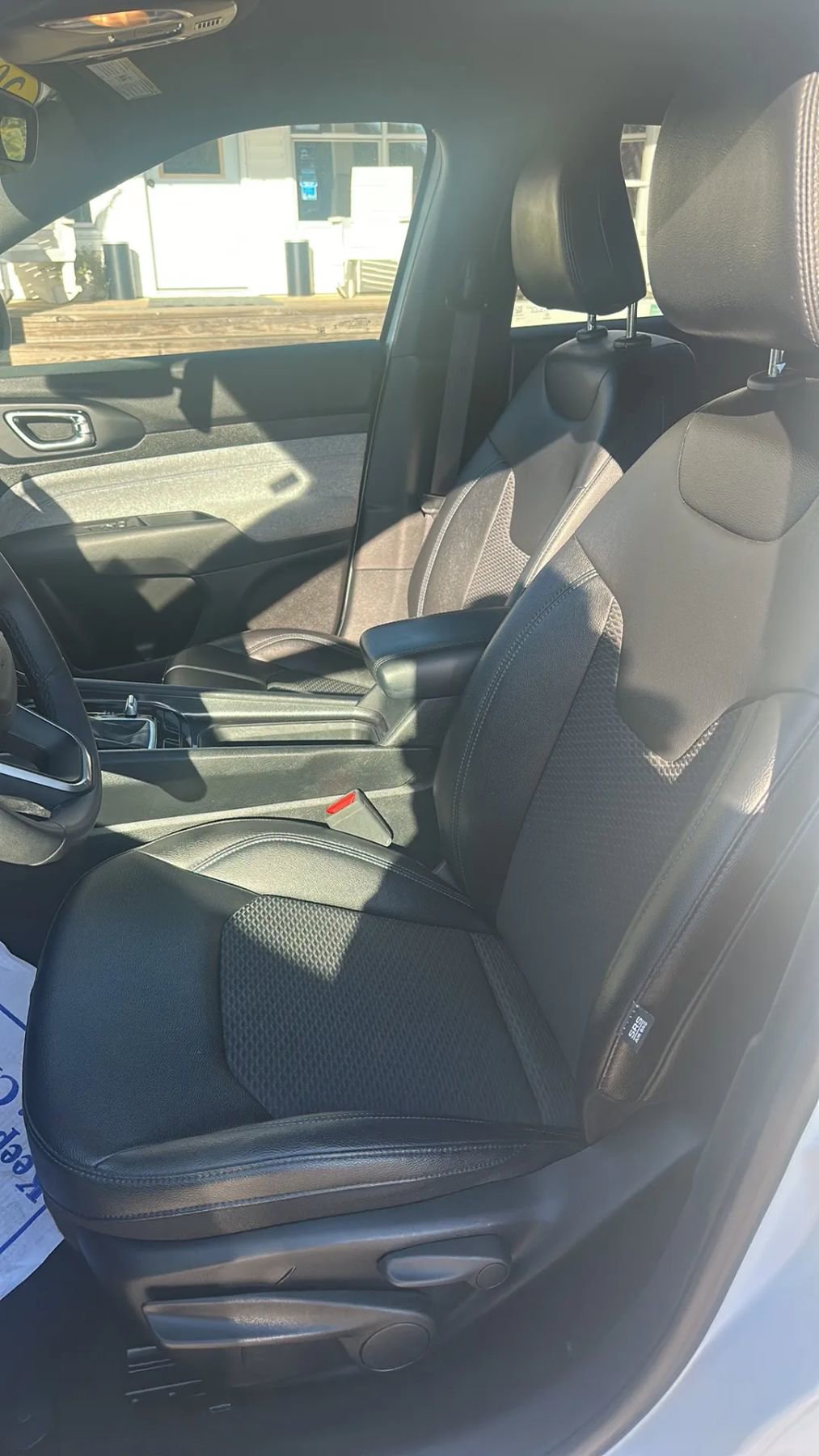 Used 2024 Jeep Compass Latitude image 11