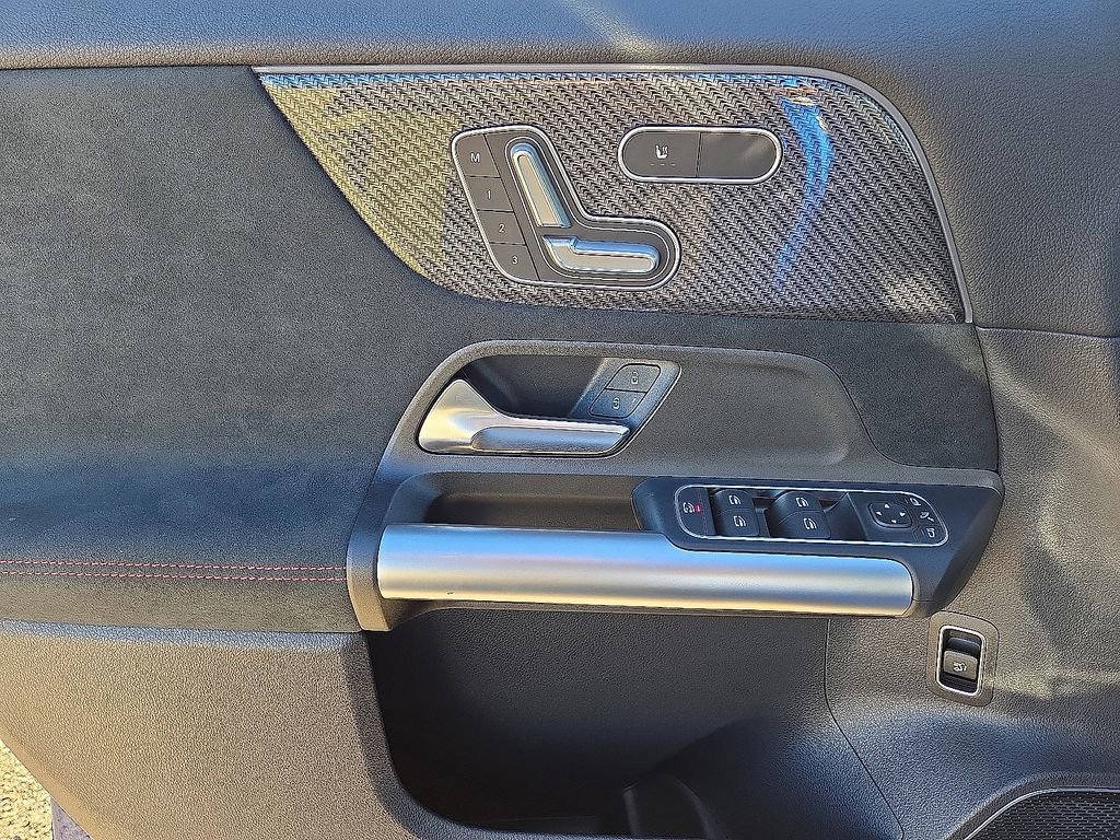 Used 2025 Mercedes-Benz GLA 35 AMG 4MATIC image 21