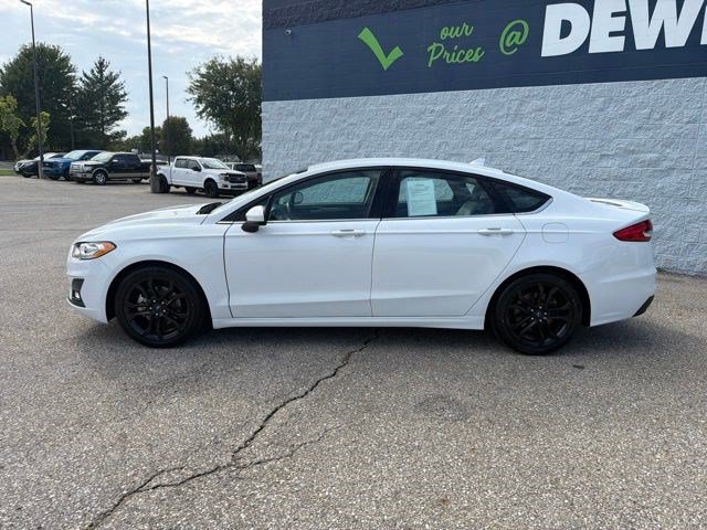 Used 2019 Ford Fusion SE w/ Equipment Group 151A FWD image 2