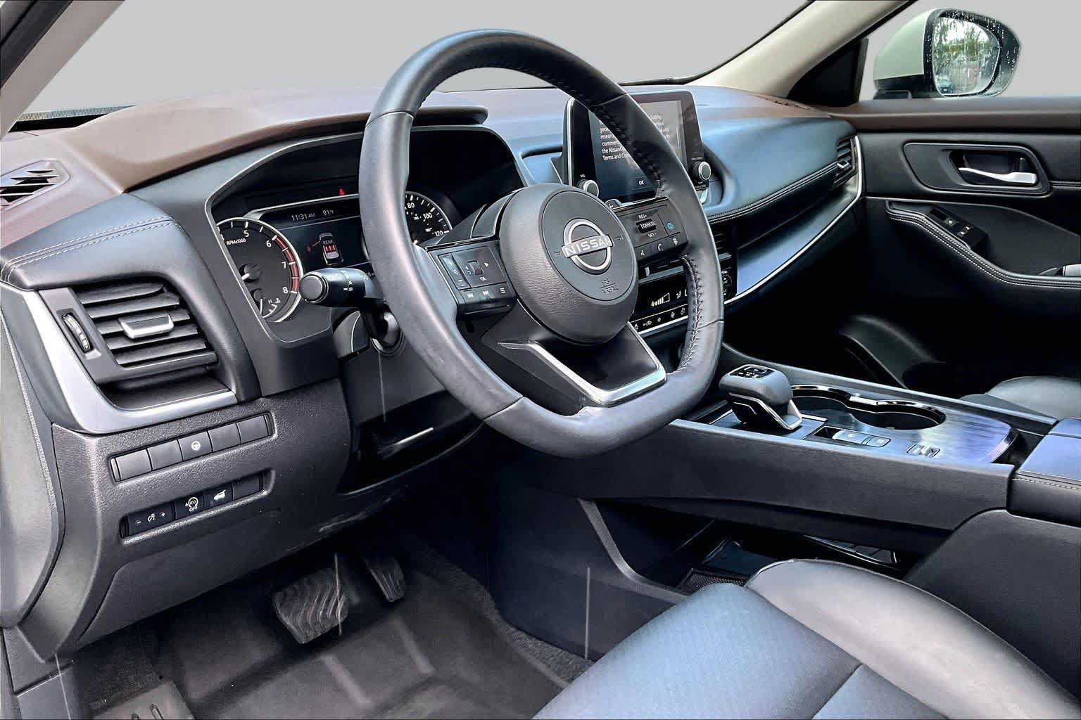 Used 2023 Nissan Rogue SV w/ SV Premium B Package FWD image 18