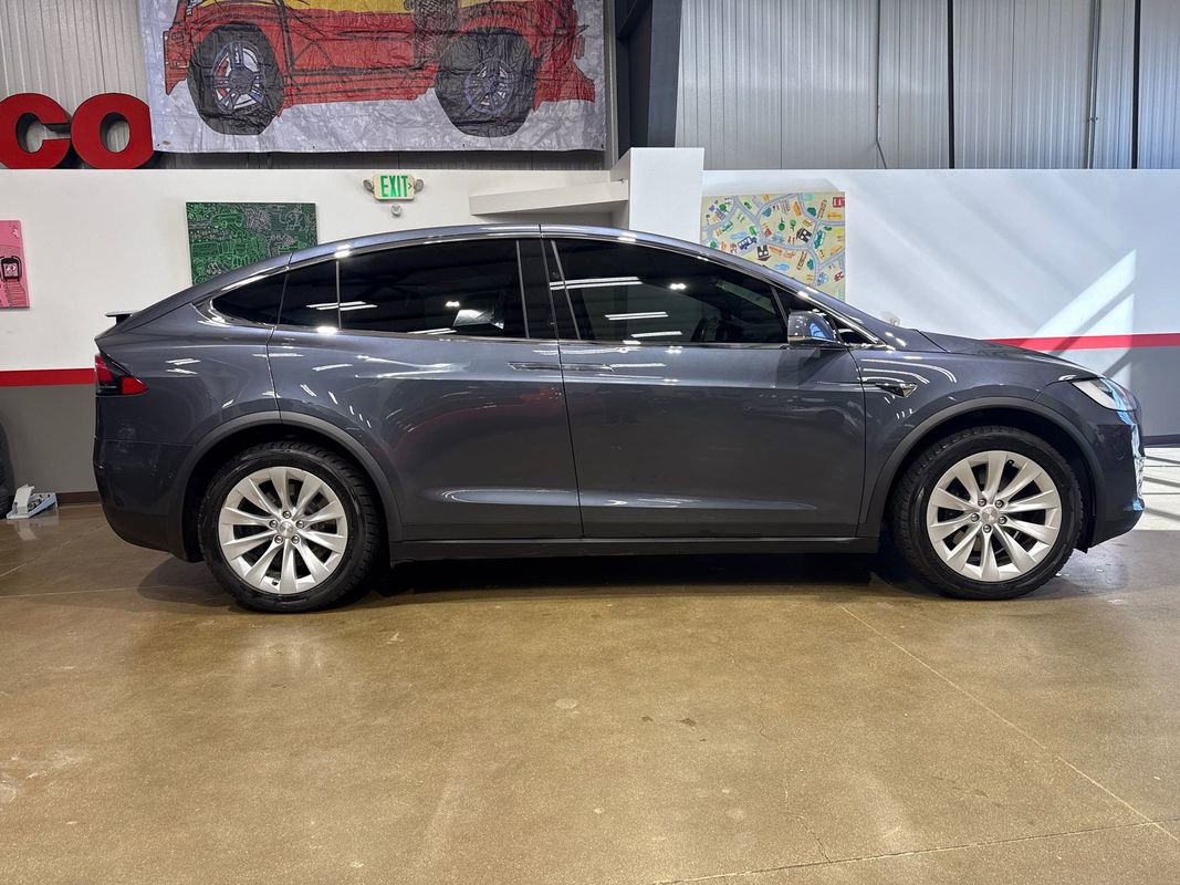 Used 2020 Tesla Model X image 3