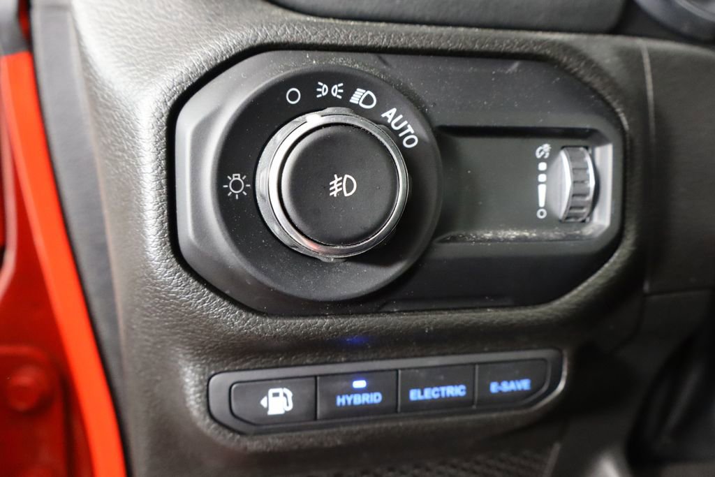 Used 2023 Jeep Wrangler Unlimited Sahara w/ Cold Weather Group AWD/4WD image 22