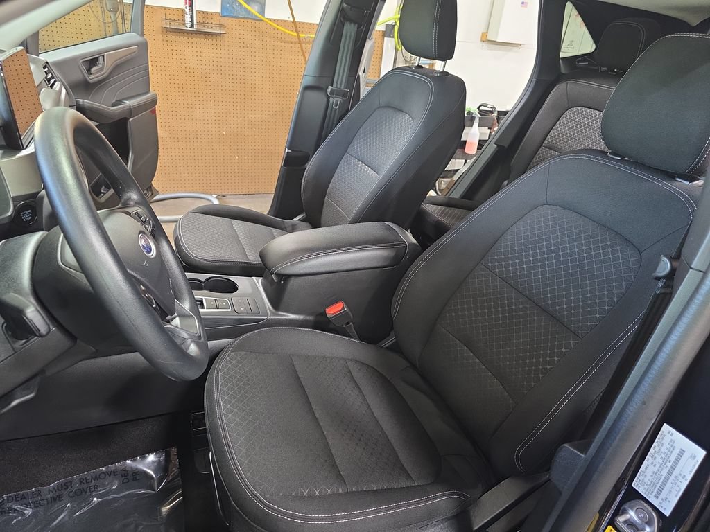 Used 2025 Ford Escape Active AWD/4WD image 14