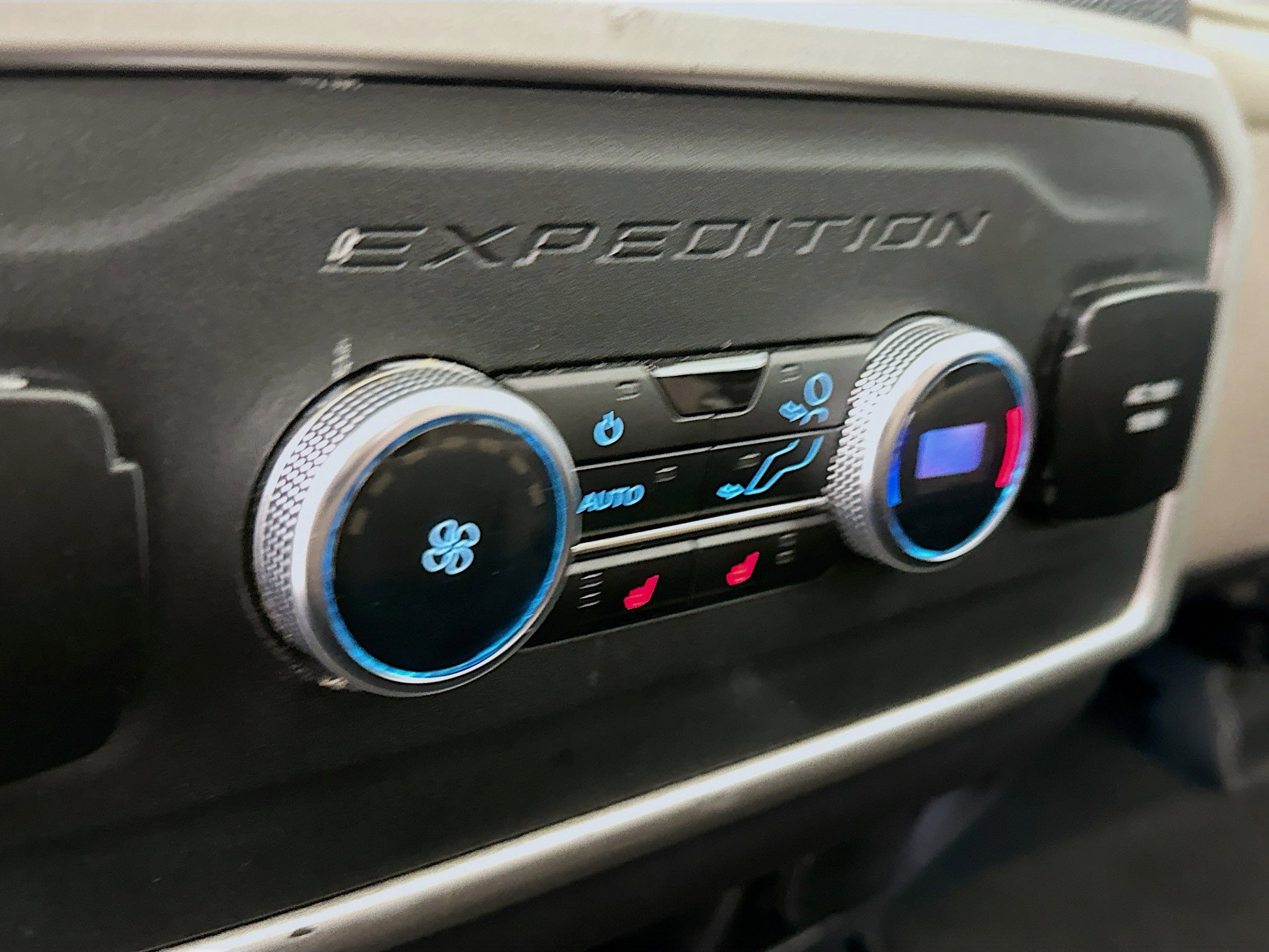 Used 2024 Ford Expedition Max Limited image 28