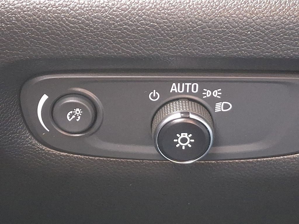 Used 2022 Chevrolet Traverse LT image 23