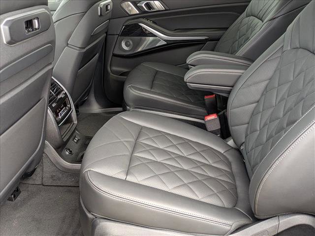 Used 2026 BMW X7 xDrive40i w/ Executive Package image 17