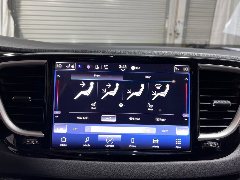 Used 2023 Chrysler Pacifica Touring-L FWD image 30