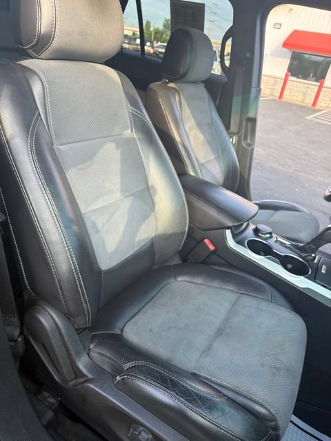 Used 2015 Ford Explorer XLT w/ Equipment Group 202B AWD/4WD image 23
