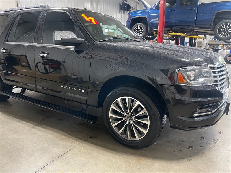 Used 2017 Lincoln Navigator L Select AWD/4WD image 5