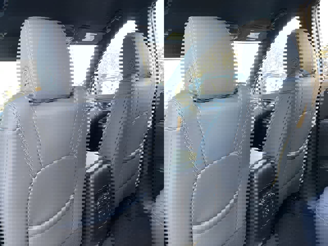 Used 2023 Buick Enclave Essence image 21