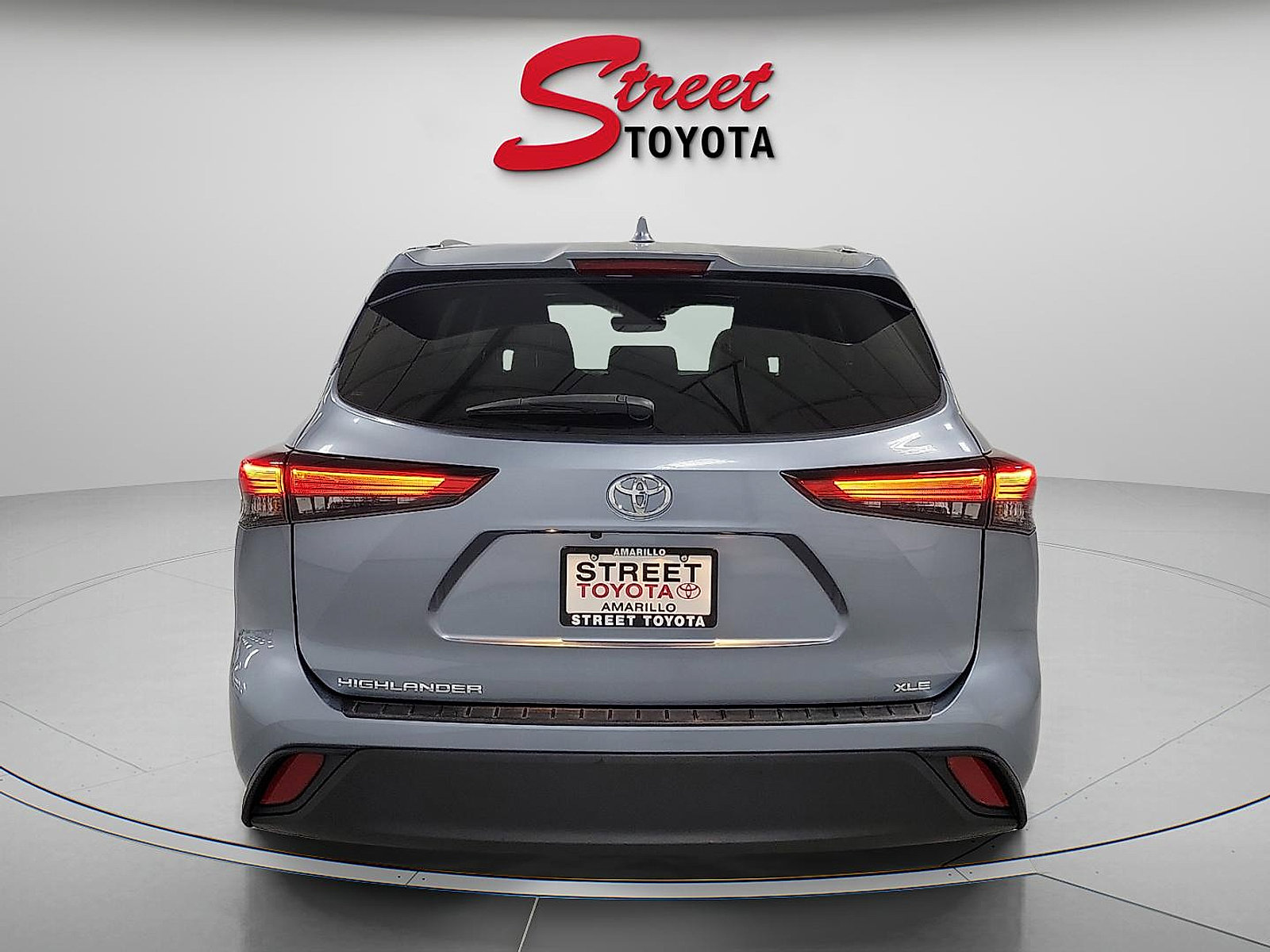 Used 2022 Toyota Highlander XLE image 3