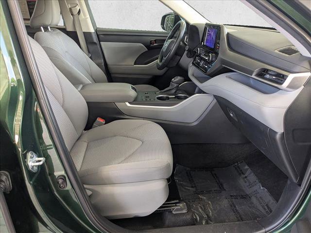 Used 2024 Toyota Highlander LE FWD image 19