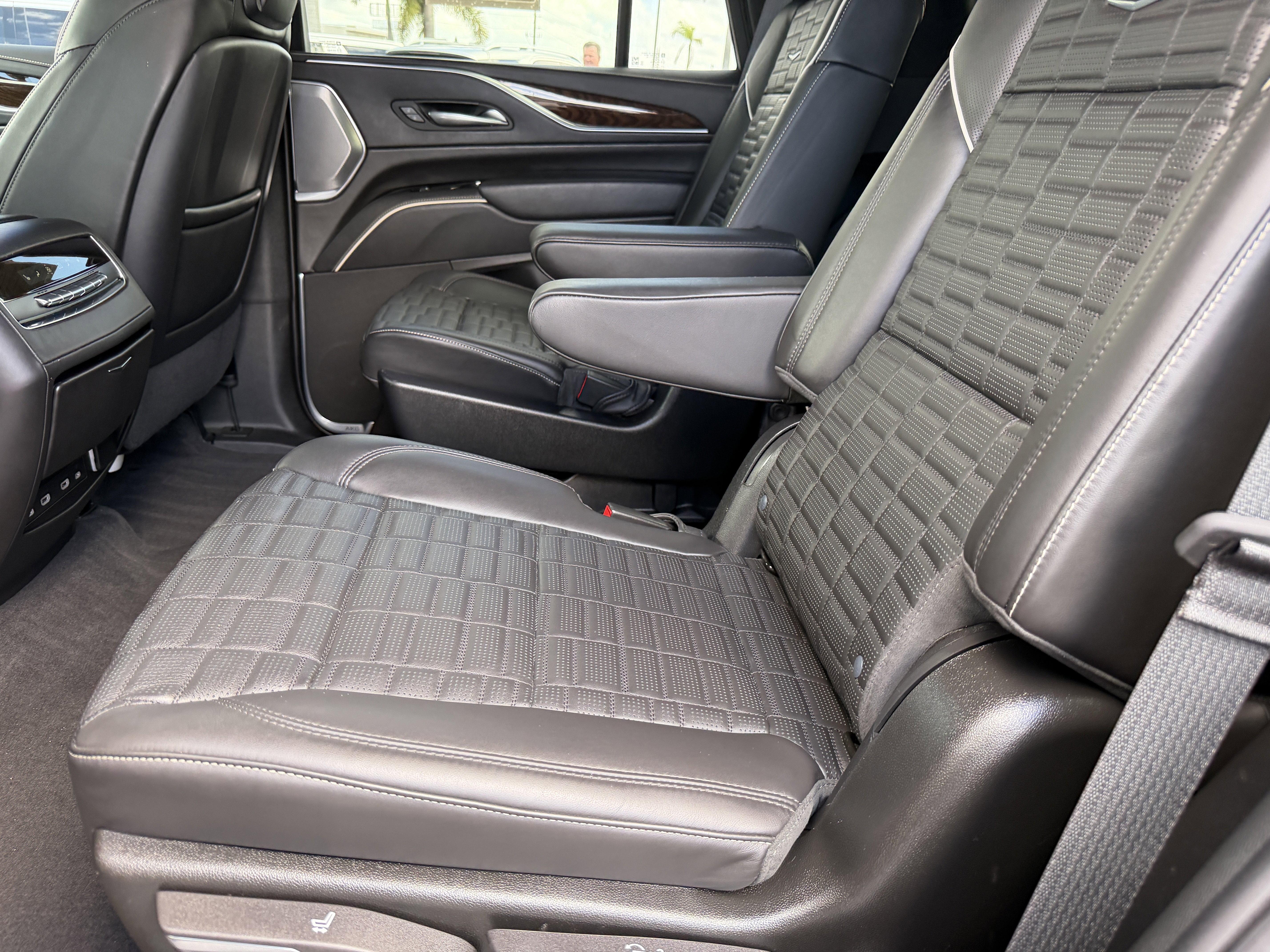 Certified 2023 Cadillac Escalade Premium Luxury Platinum w/ LPO, Radiant Package image 18