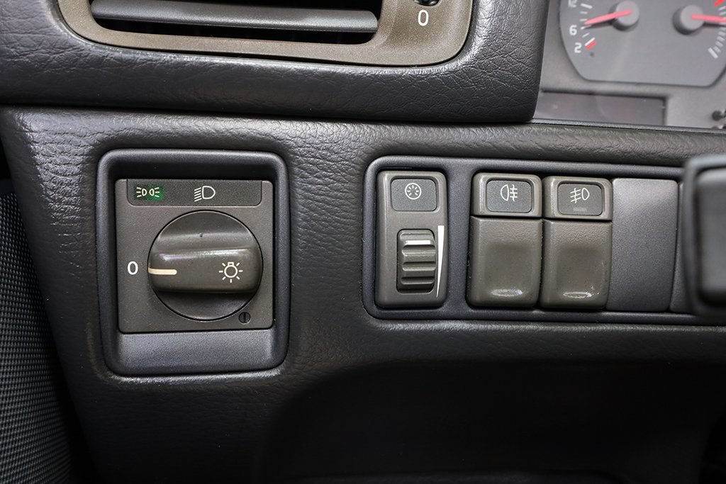 Used 2004 Volvo C70 HT FWD image 36