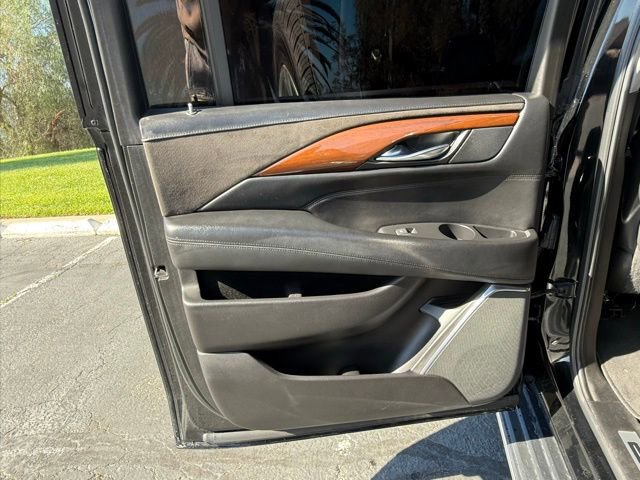 Used 2019 Cadillac Escalade ESV Luxury image 11