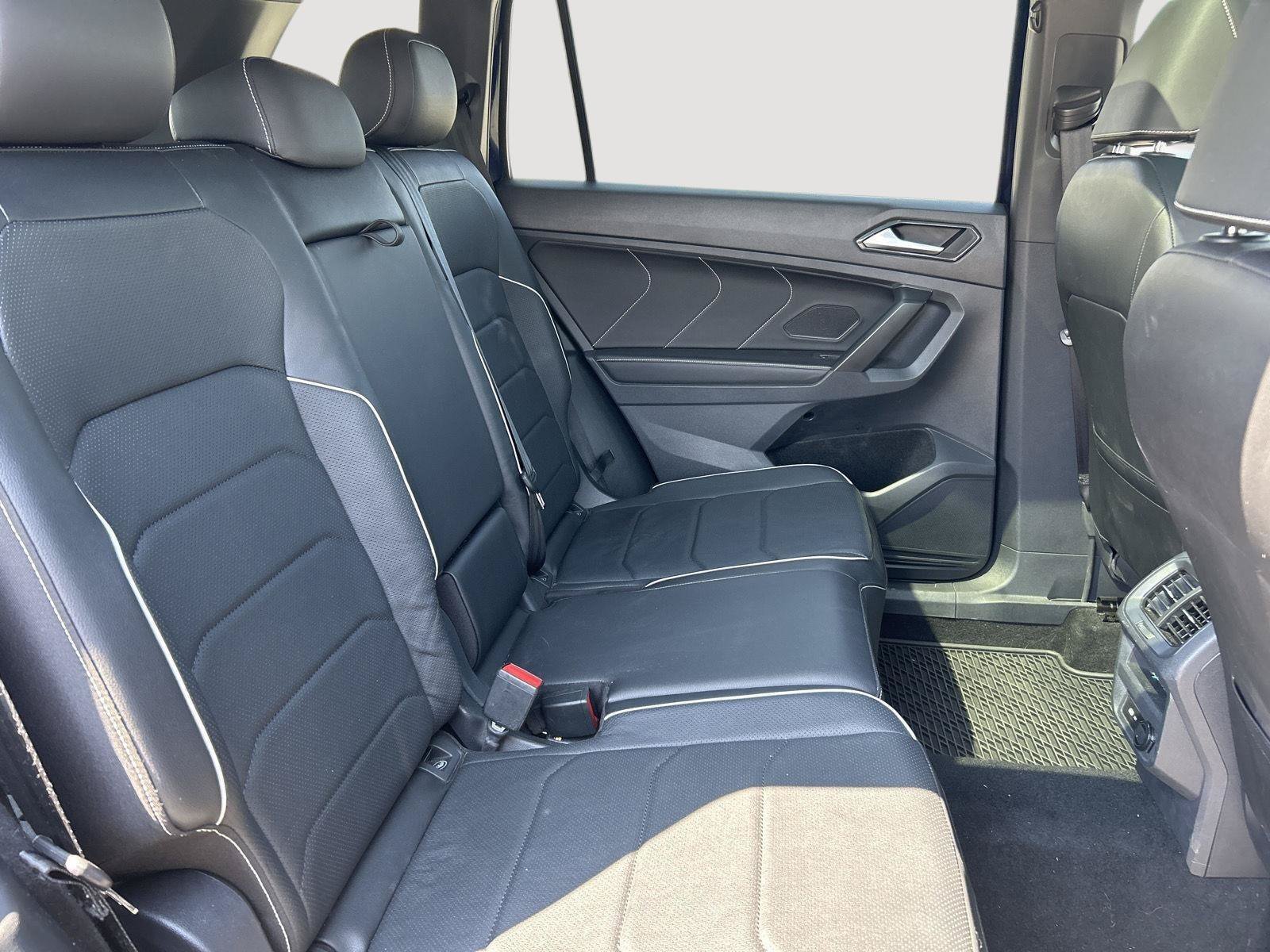 Used 2022 Volkswagen Tiguan SEL R-Line AWD/4WD image 16