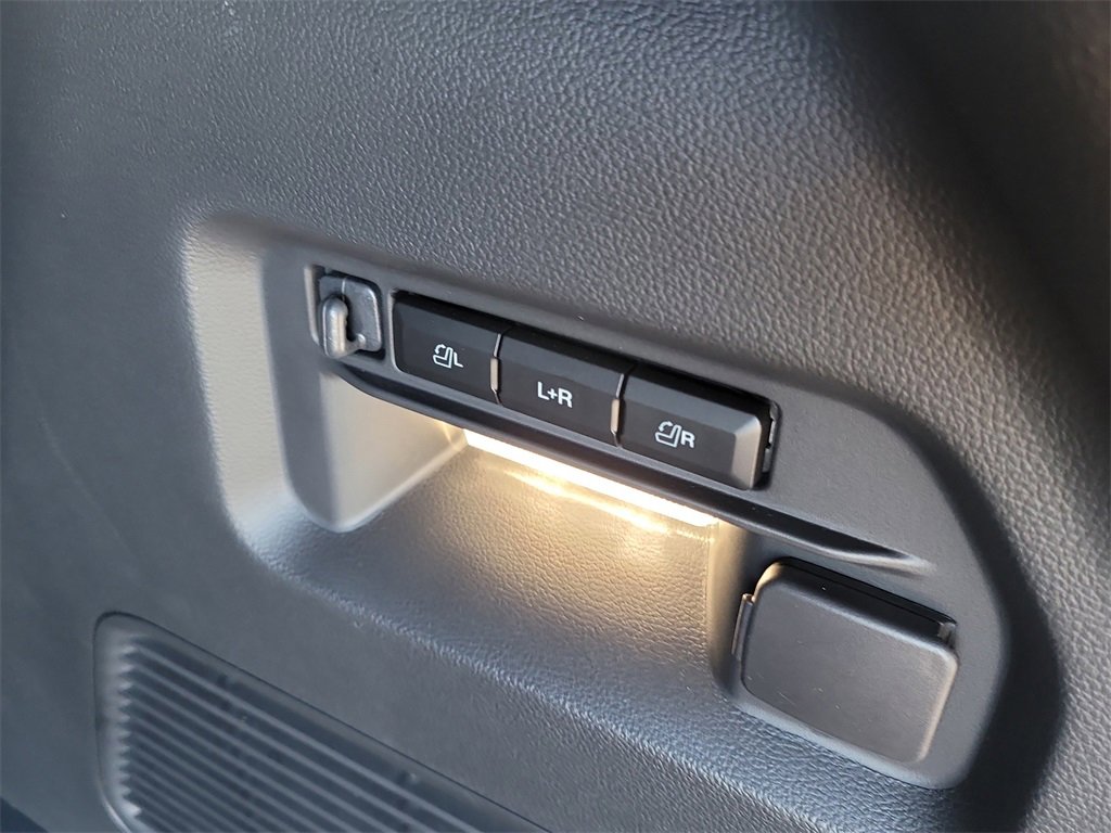 Used 2025 Ford Explorer ST image 9