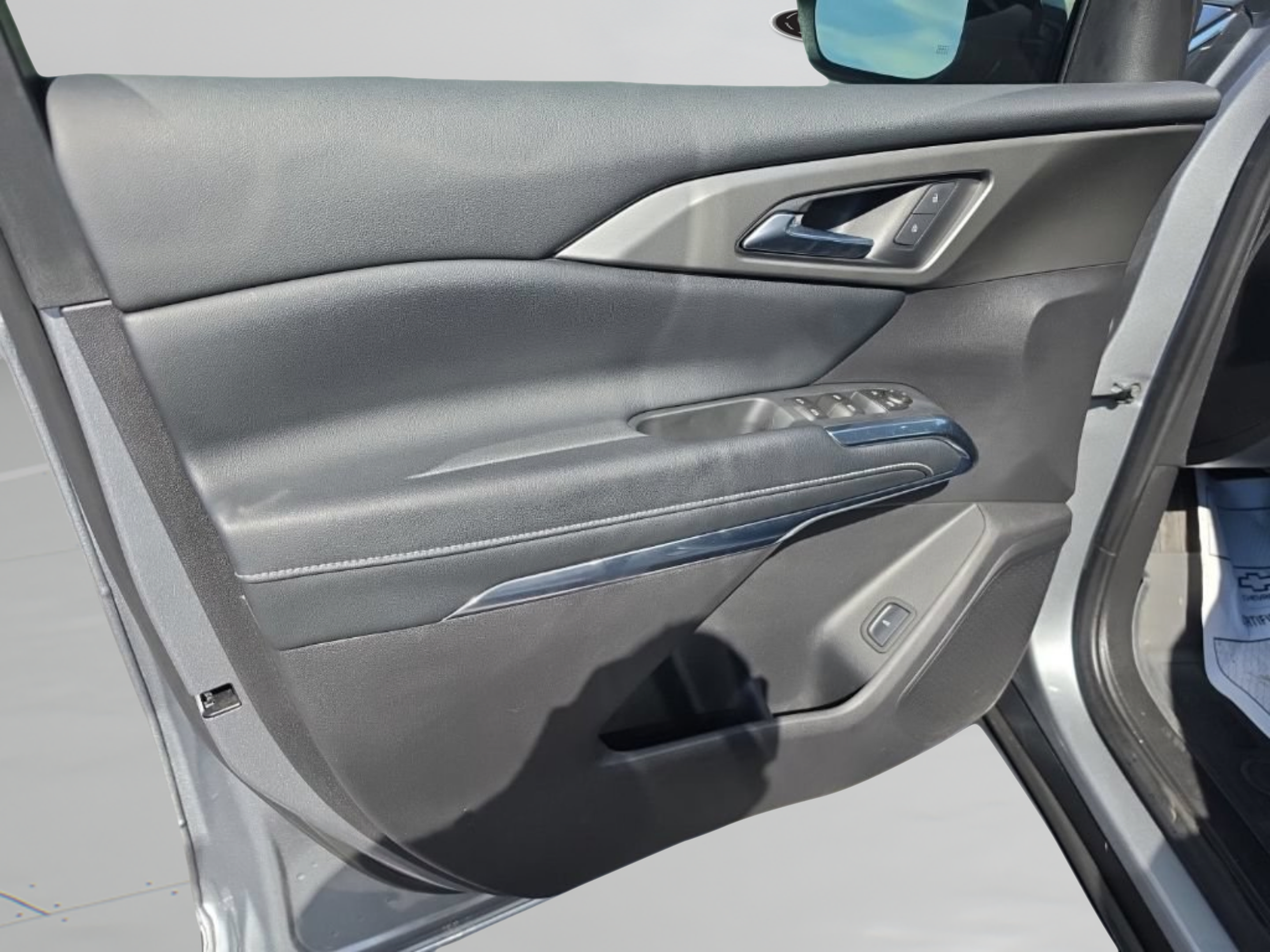 Used 2025 Chevrolet Traverse LT w/ LPO, Floor Liner Package FWD image 13