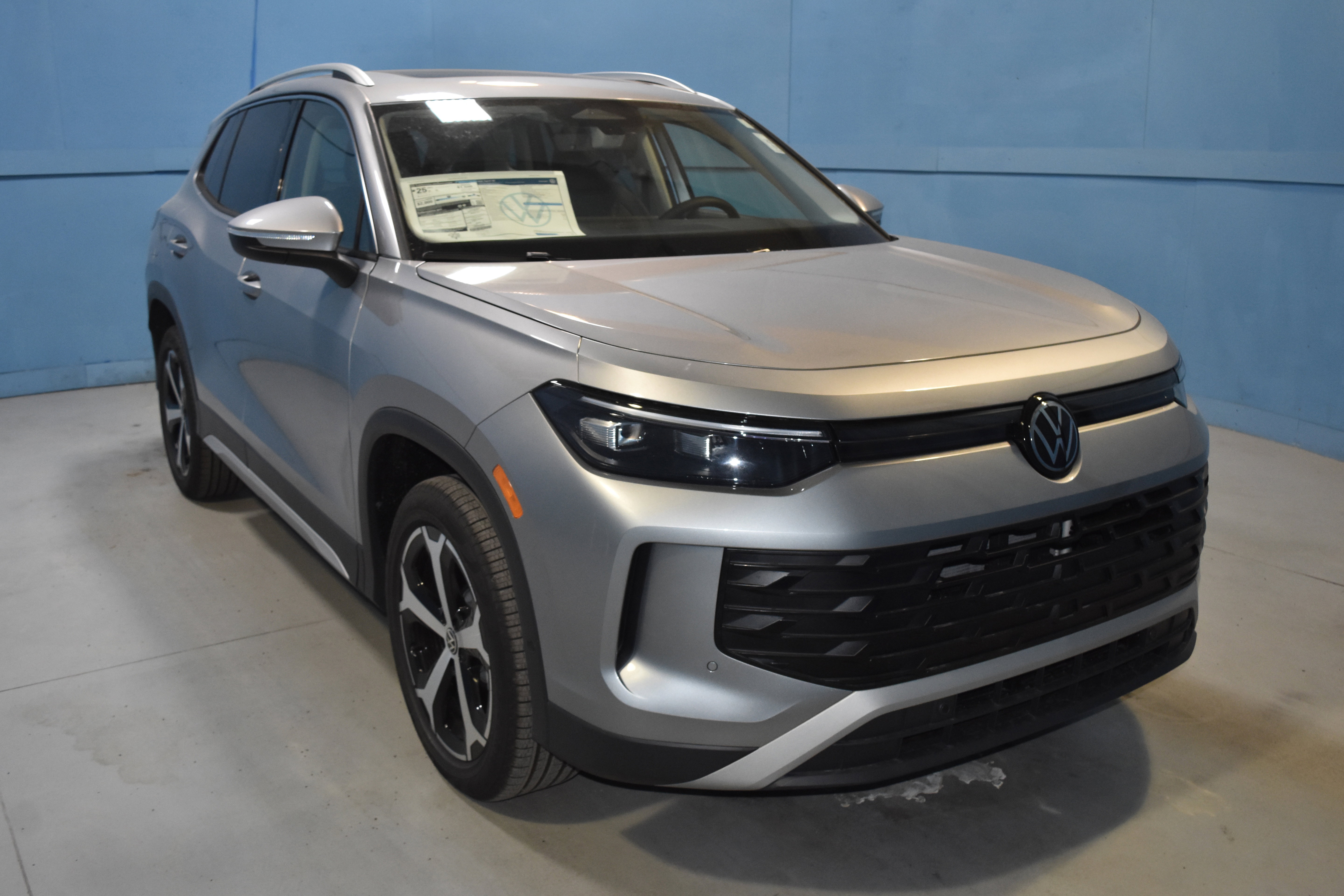New 2026 Volkswagen Tiguan SE AWD/4WD image 1