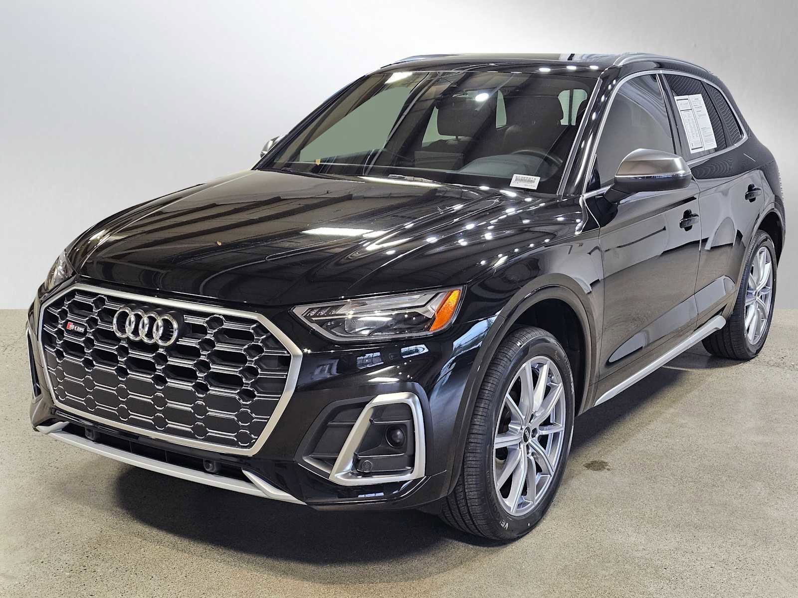 Used 2023 Audi SQ5 Premium w/ Convenience Package image 3