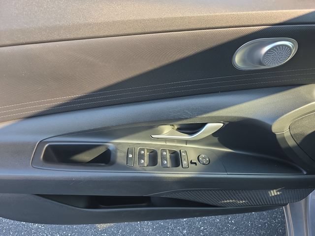 Used 2022 Hyundai Elantra SEL FWD image 14