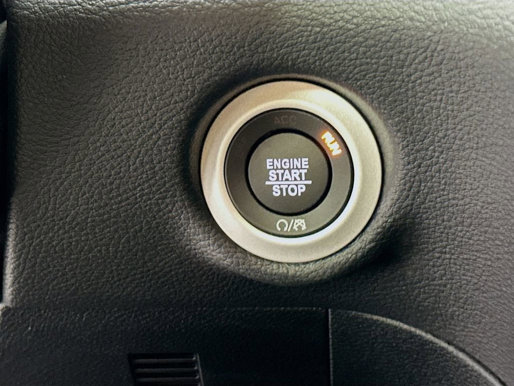 New 2026 Chrysler Pacifica Limited w/ Uconnect Theater Family Group image 18