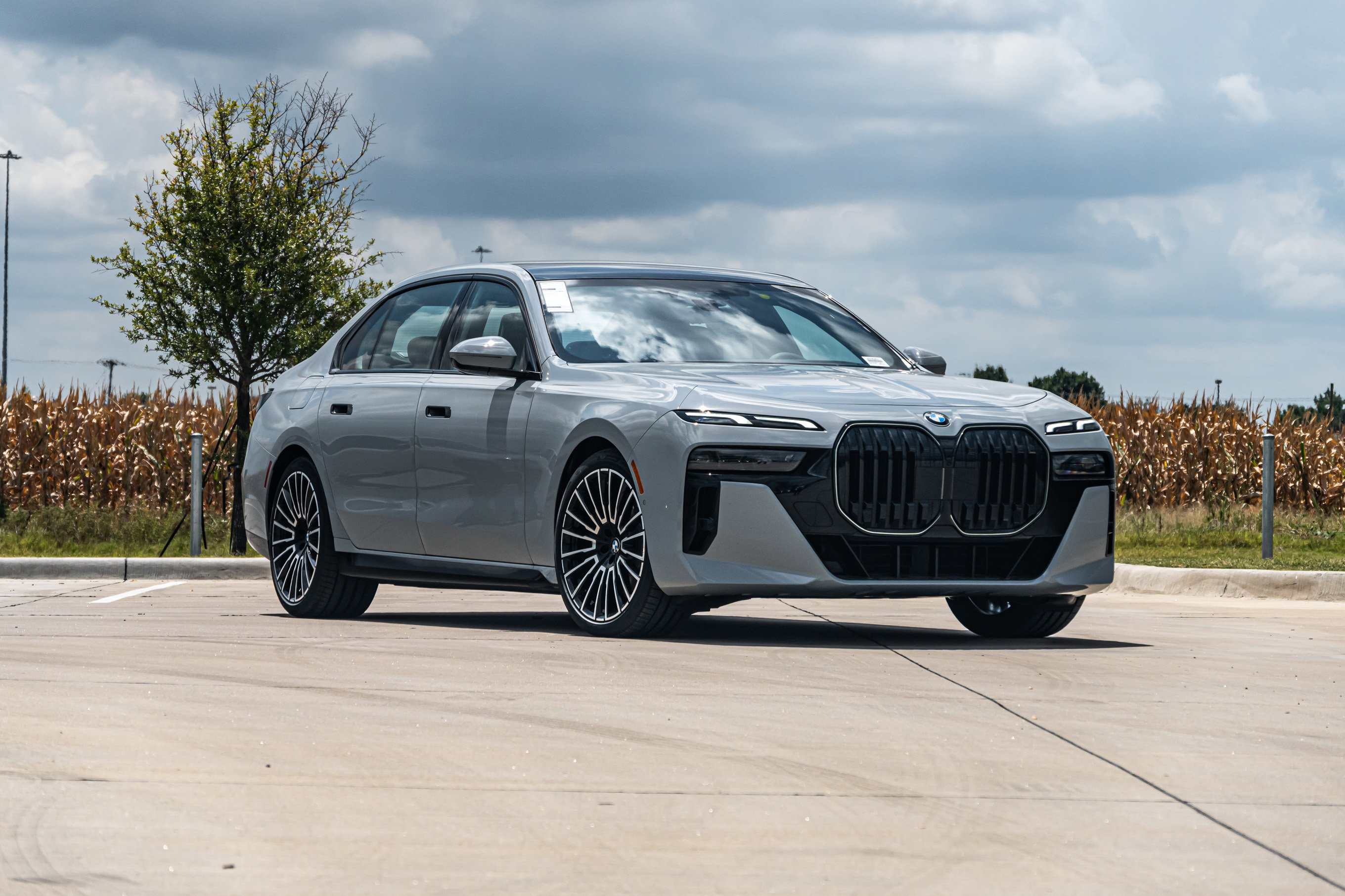 New 2025 BMW 740i xDrive image 2