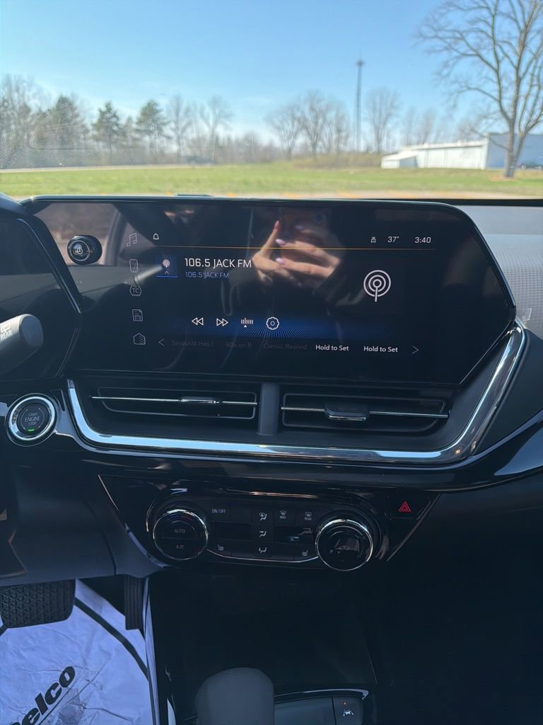 New 2026 Chevrolet Trax RS w/ Sunroof Package image 13