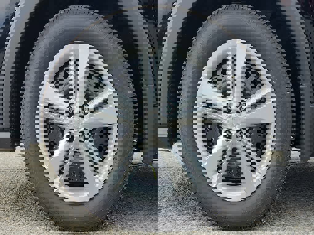 New 2025 Nissan Kicks Play S image 6