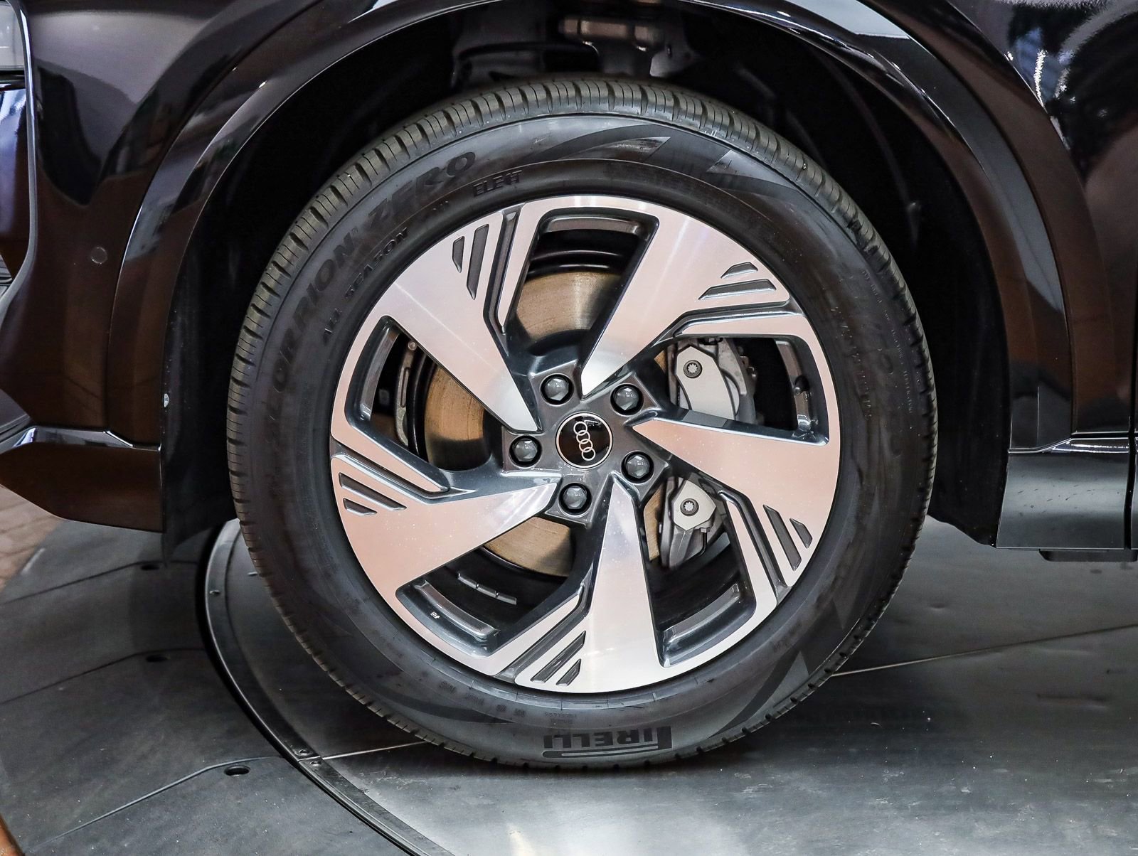 New 2025 Audi Q6 e-tron Premium Plus AWD/4WD image 11