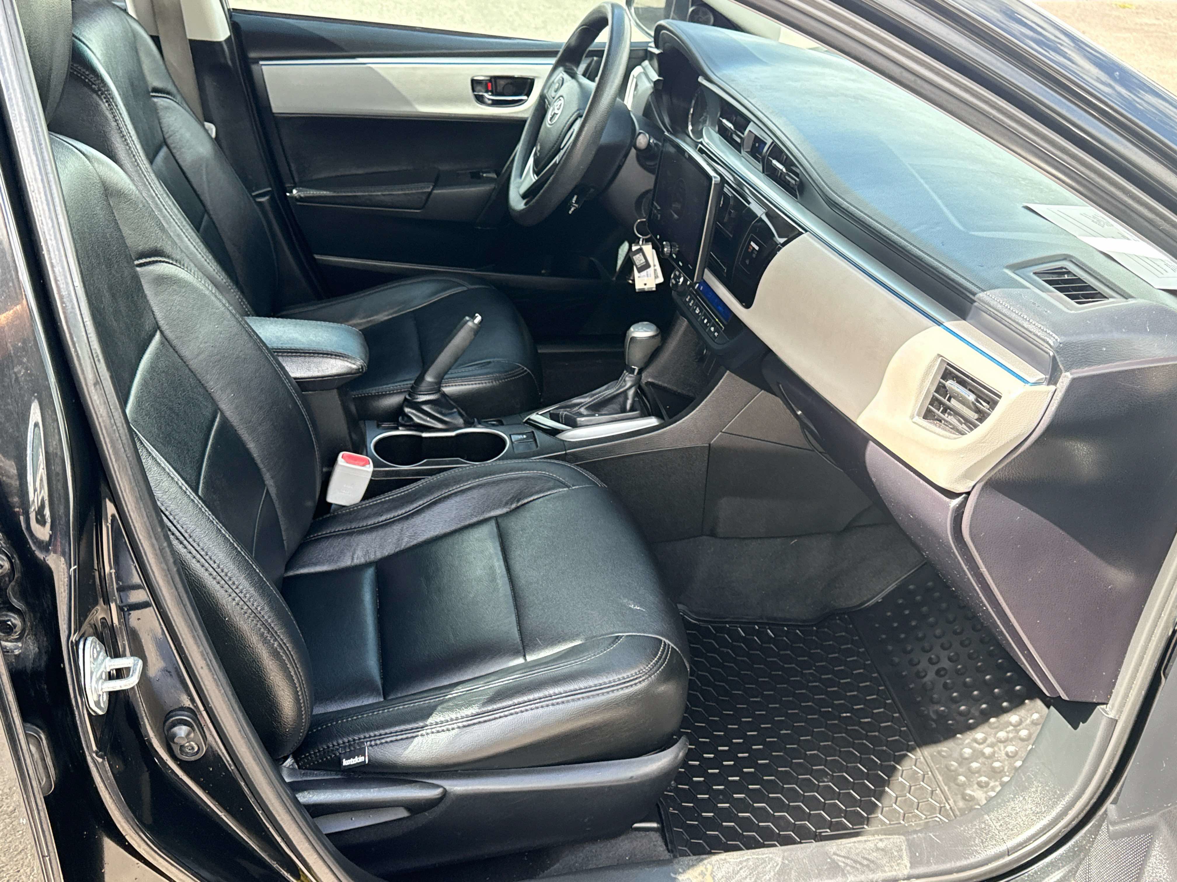 Used 2016 Toyota Corolla LE FWD image 18