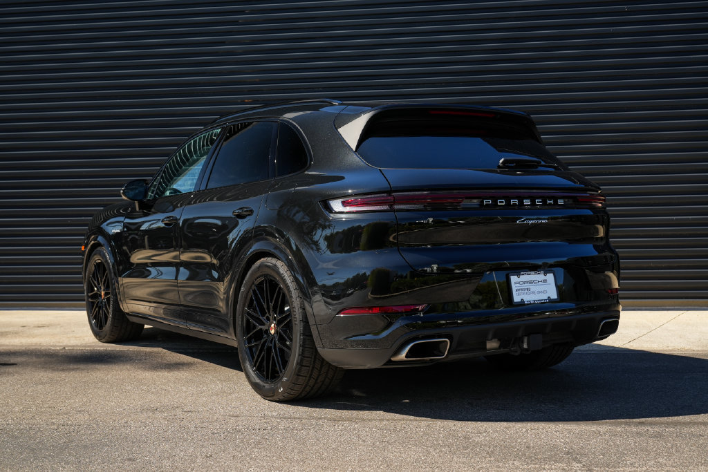 Certified 2026 Porsche Cayenne E-Hybrid AWD/4WD image 3