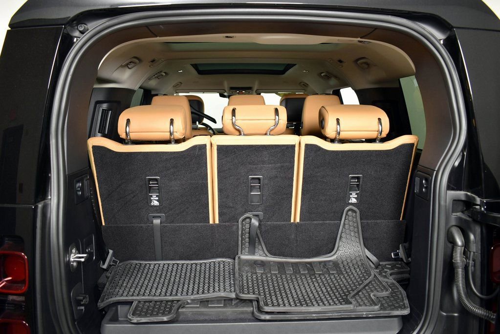 Used 2024 Land Rover Defender 130 S image 27