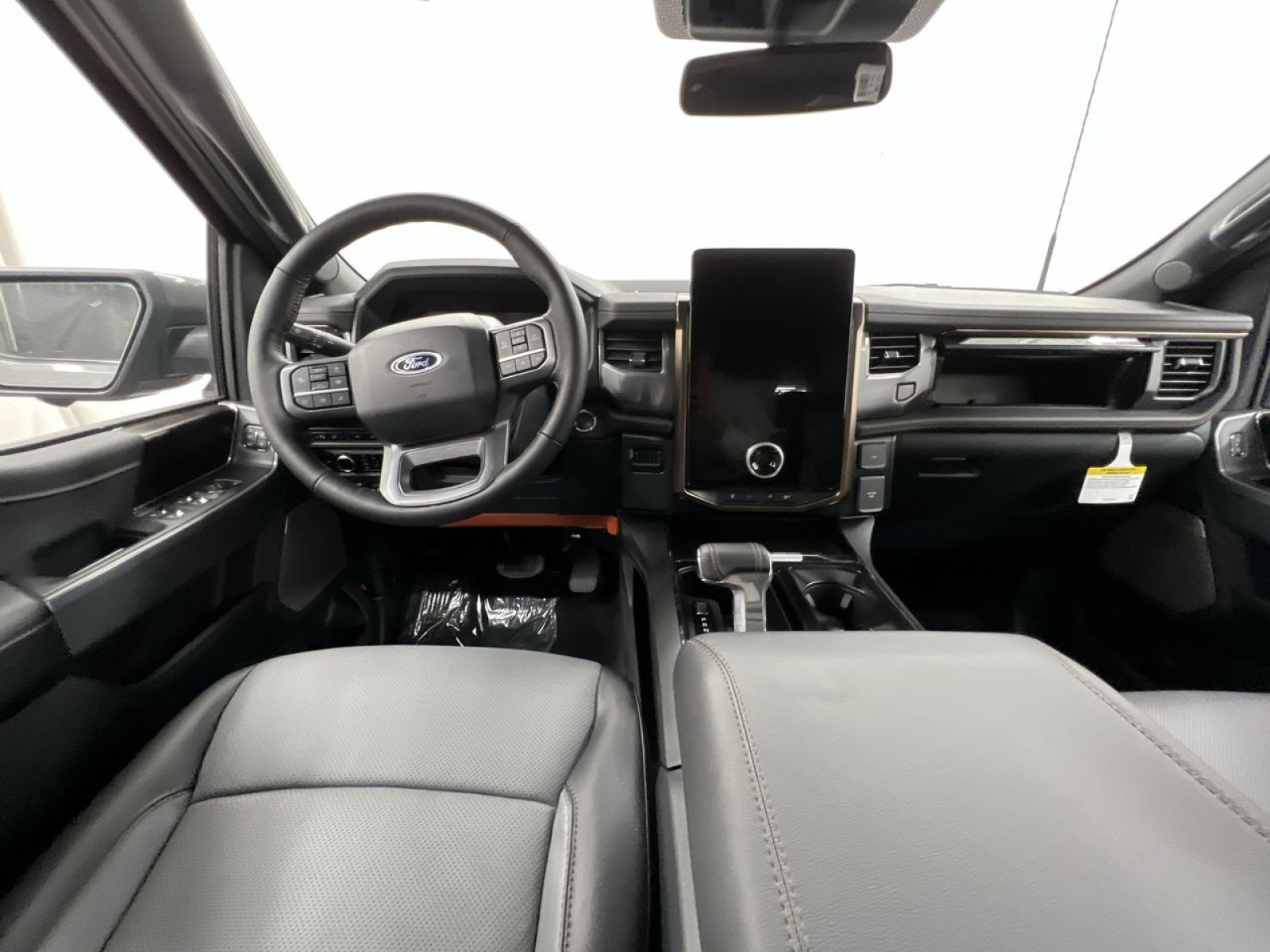 Used 2023 Ford F150 Lightning Lariat image 2