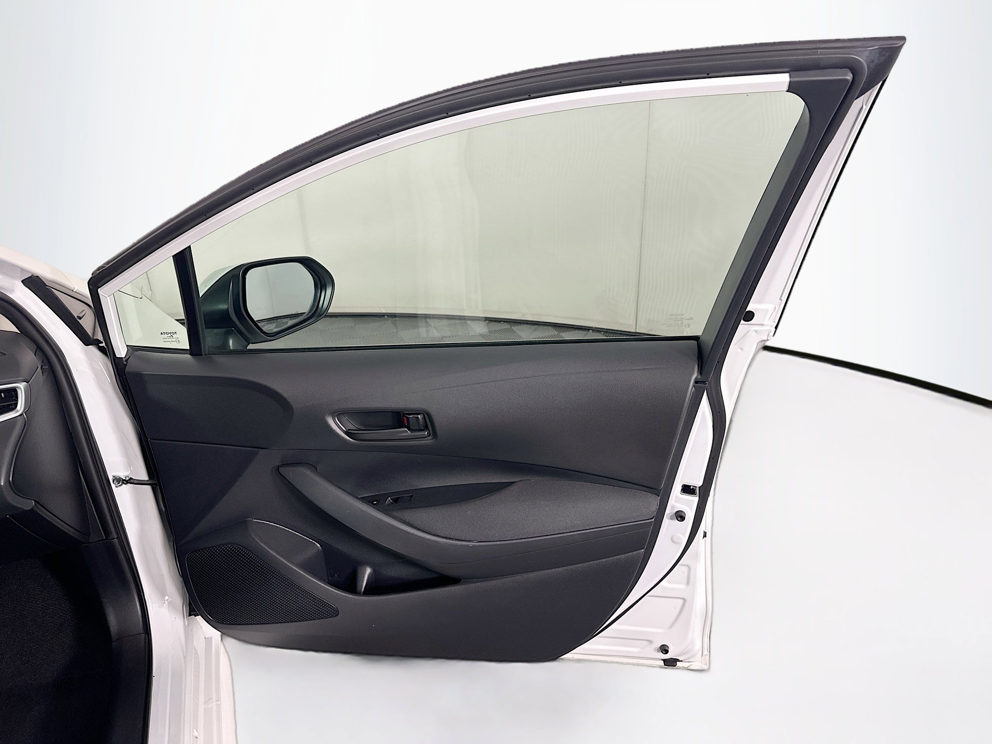 Used 2023 Toyota Corolla LE image 29