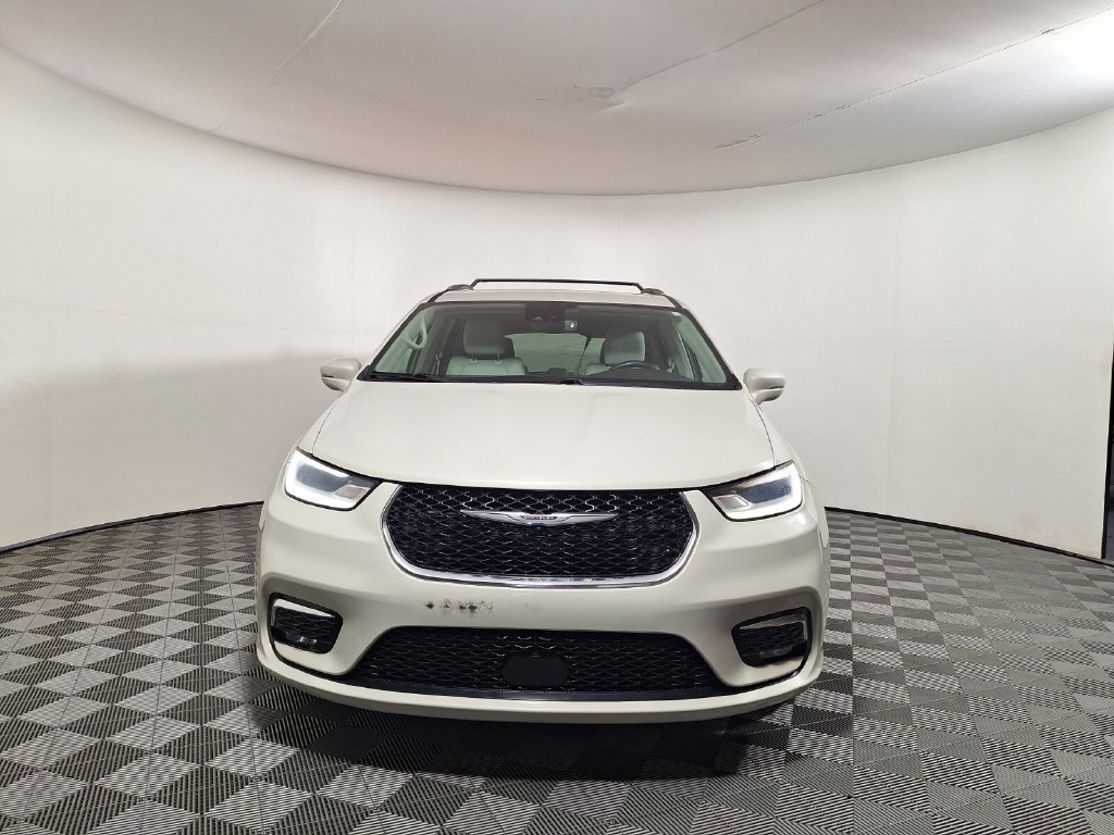 Used 2021 Chrysler Pacifica Touring-L FWD image 2