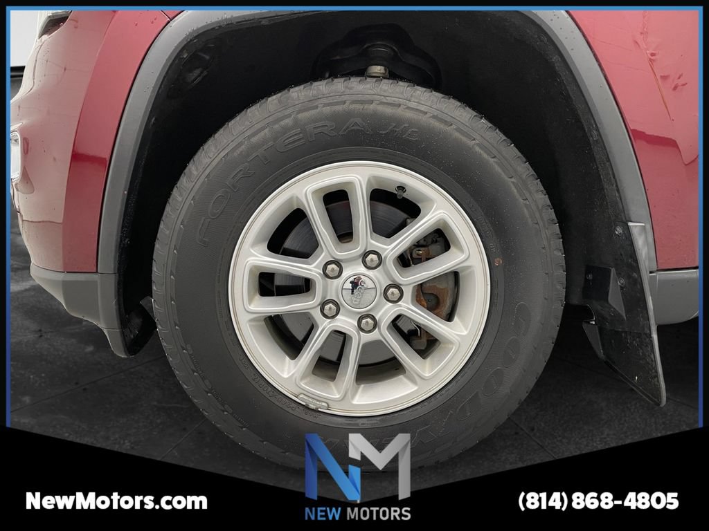Used 2020 Jeep Grand Cherokee Laredo w/ Security & Convenience Group AWD/4WD image 12