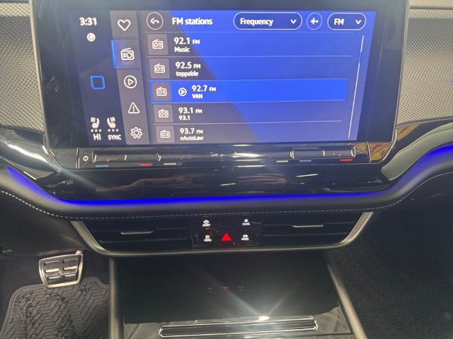 Used 2024 Volkswagen Atlas Cross Sport SEL Premium R-Line AWD/4WD image 3