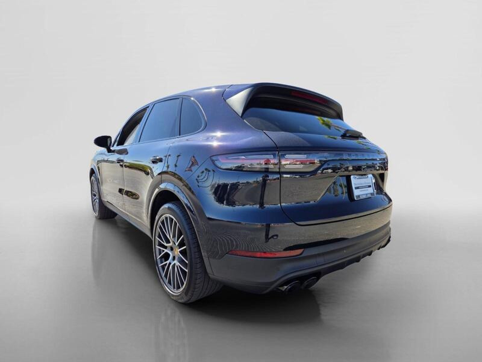 Used 2022 Porsche Cayenne Platinum Edition AWD/4WD image 3