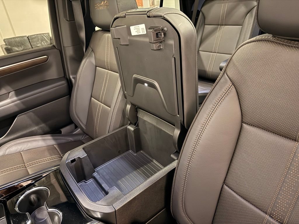 Used 2026 Chevrolet Tahoe High Country AWD/4WD image 32