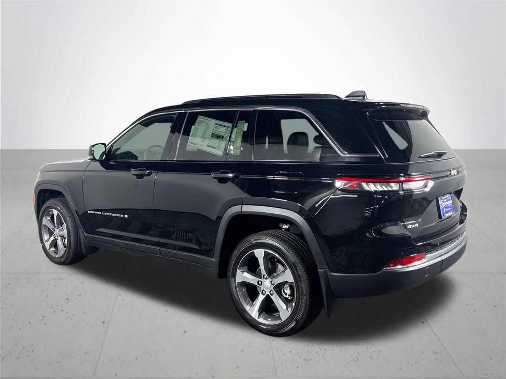 New 2025 Jeep Grand Cherokee Limited w/ MOPAR Finishing Package AWD/4WD image 8