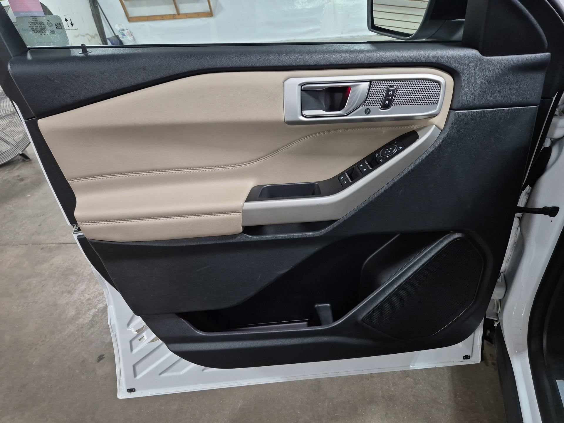 Used 2023 Ford Explorer Limited image 23