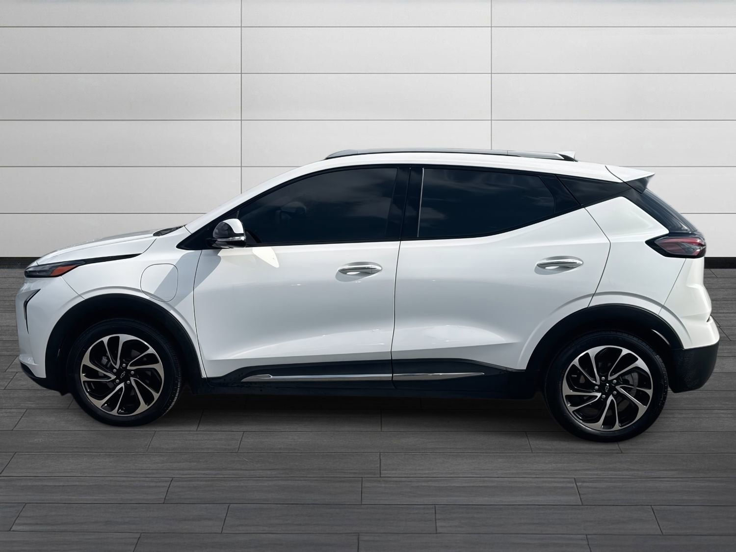 Used 2022 Chevrolet Bolt EUV Premier w/ Sun & Sound Package image 7