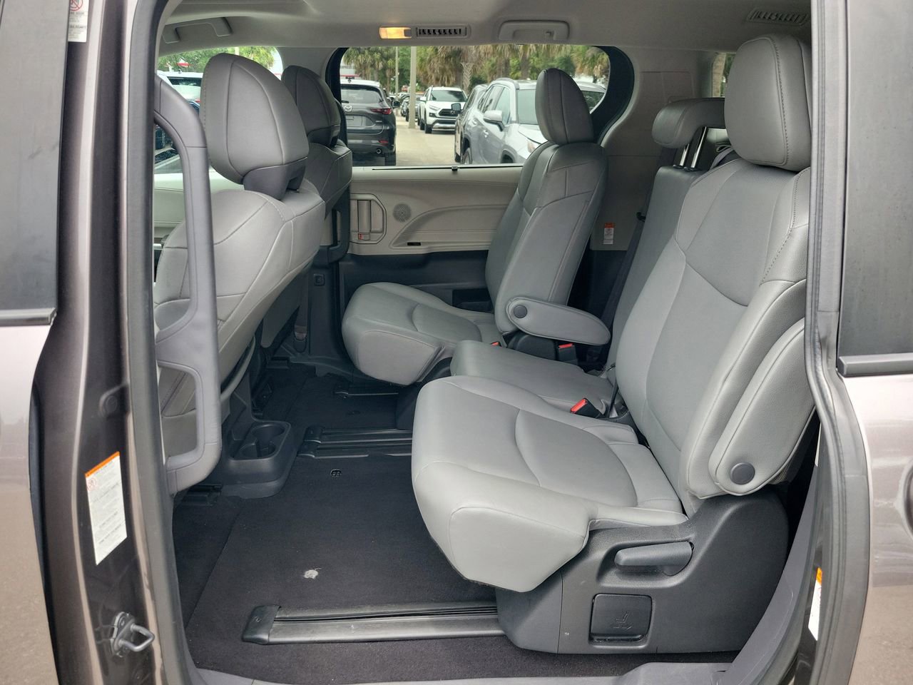 Used 2024 Toyota Sienna XLE FWD image 11
