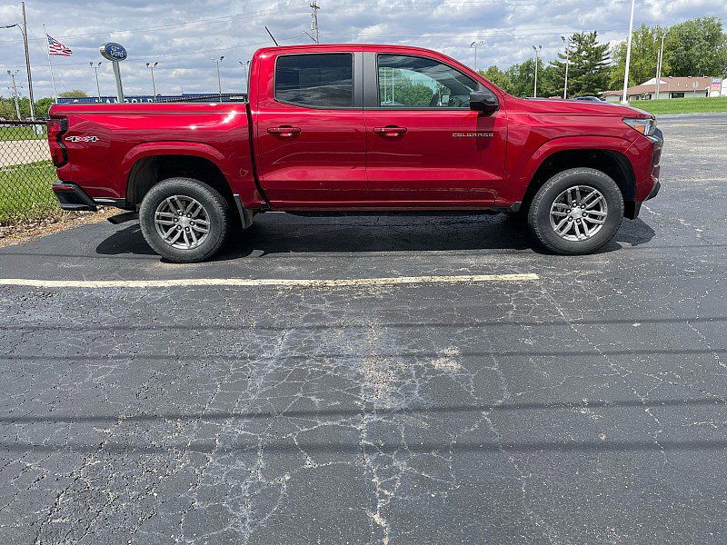 Used 2023 Chevrolet Colorado LT w/ LT Convenience Package II AWD/4WD image 4
