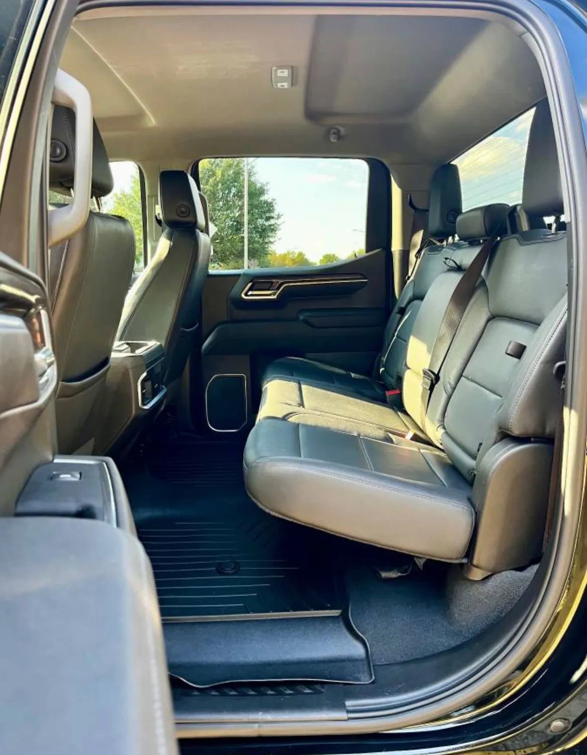 Used 2022 Chevrolet Silverado 1500 LTZ image 10